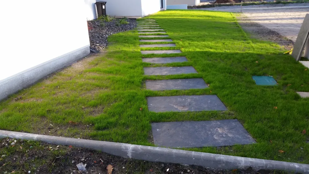 cheminement en dalle d ardoise