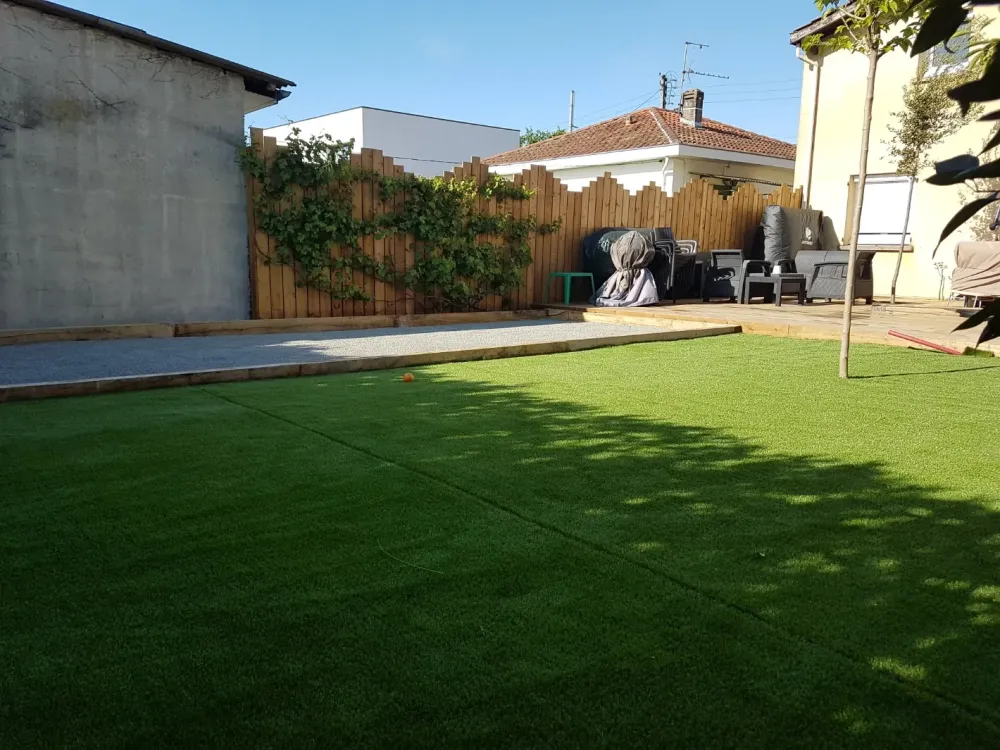 gazon synthétique  terrain de petanque  cloture boiswebp