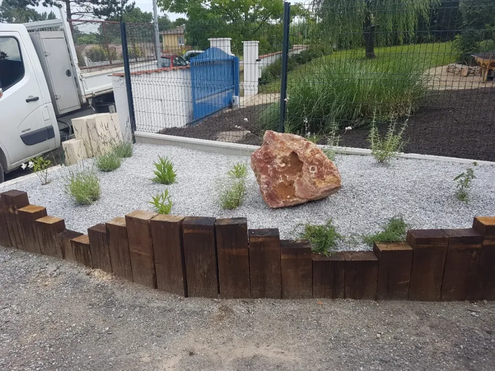 bordure en traverse + création de massif fleuriwebp