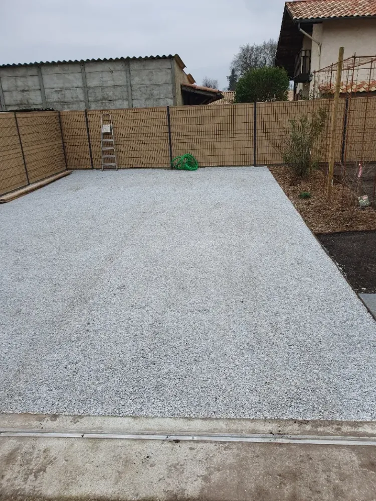 cloture  + allée gravillonnéwebp