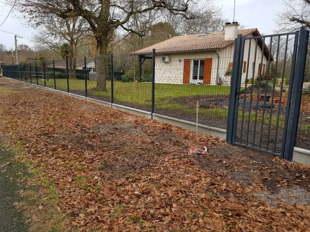 cloture panneaux rigide + pose portillon