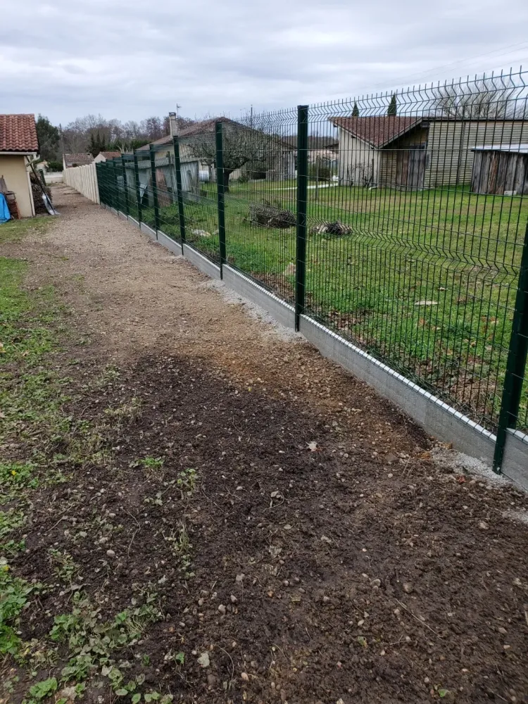 cloture panneaux rigide + plaque beton